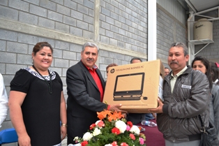 ENTREGA DE MATERIAL A ESCUELAS