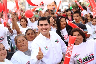 RECIBEN TRABAJADORES DEL AYUNTAMIENTO CAPITALINO PRESTACIONES DE FIN DE AÑO