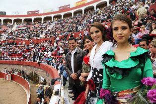 ACUDE MAR A PRIMERA CORRIDA DE TOROS DE LA FENAZA 2013