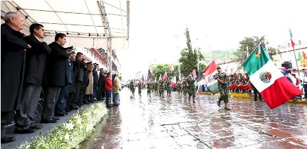 SE REALIZA DESFILE CONMEMORATIVO POR 203 ANIVERSARIO DE LA INDEPENDENCIA DE MÉXICO