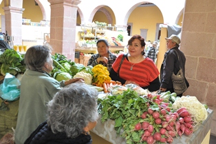 TRABAJAN EN MEJORES CONDICIONES COMERCIANTES DEL MERCADO EL LABERINTO