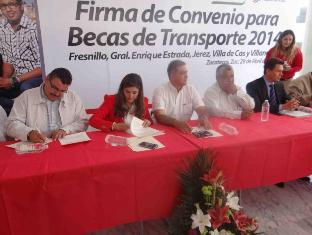 FIRMA SEDESOL CONVENIO CON TRANSPORTISTAS PARA BENEFICIAR A ESTUDIANTES DE BAJOS RECURSOS