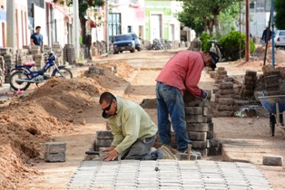 REALIZAN MEJORAMIENTO DE CALLES EN LA CONDESA Y LOMAS DEL CONSUELO