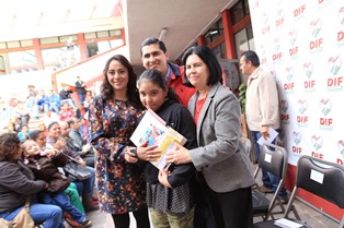 PREMIA SEDIF A GANADORES DEL 4º CONCURSO ESTATAL DE NACIMIENTOS