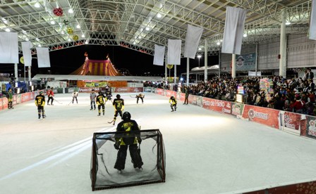 SE ENFRENTAN ZACATECAS Y FRESNILLO EN PARTIDO DE HOCKEY EN LA PISTA DE HIELO