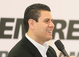 ENTREGAN PRESIDENTE CAPITALINO Y SEDESOL ESTATAL ESTÍMULOS ECONÓMICOS A JÓVENES