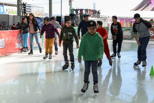 SE ENFRENTAN ZACATECAS Y FRESNILLO EN PARTIDO DE HOCKEY EN LA PISTA DE HIELO