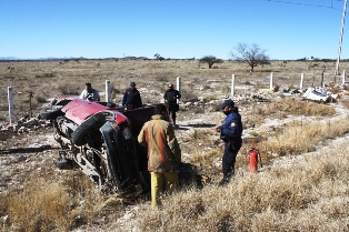 HALLAN EN LOTE BALDÍO A DOS HOMBRES MUERTOS