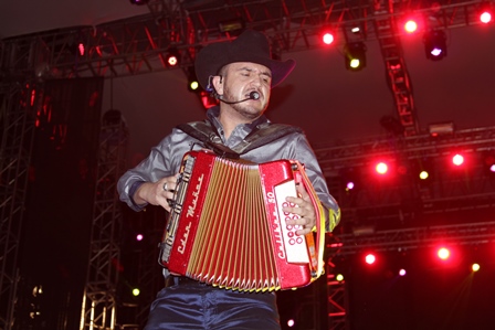 MAGNO CIERRE DE LA MEJOR FERIA CON CALIBRE 50