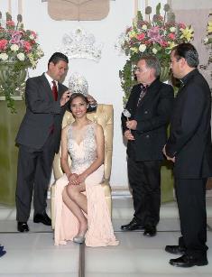 CORONA GOBERNADOR A PAULINA I, REINA DE LOS ESTUDIANTES DEL COLEGIO MARGIL 2015