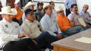 TIENDEN AUTORIDADES A AGRICULTORES DE FRESNILLO