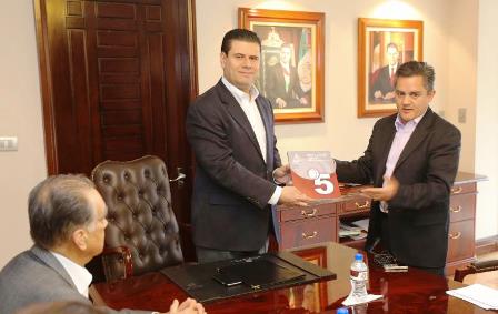 ENTREGAN CONSEJEROS DE LA CDHEZ INFORME DE ACTIVIDADES AL GOBERNADOR