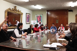 ENTREGAN CONSEJEROS DE LA CDHEZ INFORME DE ACTIVIDADES AL GOBERNADOR