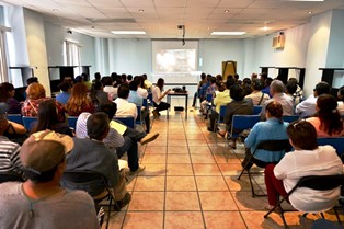 POR UN FUTURO DE PAZ: ESTUDIANTES, PADRES DE FAMILIA, MAESTROS Y GOBIERNO