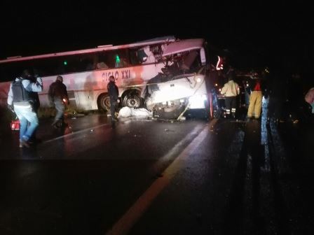 Accidente carretero en Fresnillo deja 4 muertos y 8 heridos