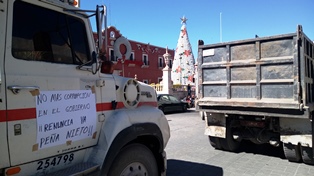 TRANSPORTISTAS TOMAN CALLES DE LA PRESIDENCIA MUNICIPAL