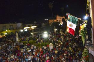 FRESNILLENSES CONMEMORAN 207 ANIVERSARIO DEL INICIO DE LA INDEPENDENCIA DE MÉXICO