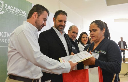 RECONOCEN A AUXILIARES COMUNITARIAS DE SALUD