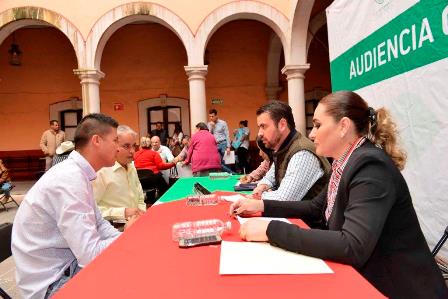 ATIENDEN A FRESNILLENSES DE LA ZONA RURAL Y URBANA  EN AUDIENCIA CIUDADANA