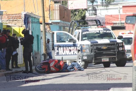 EJECUTAN A MOTOCICLISTA EN BARRIO ALTO DE FRESNILLO