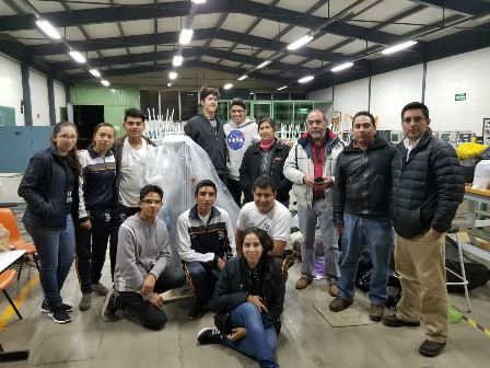 Equipo de Fresnillo listo para el concurso de robótica internacional First Robotics