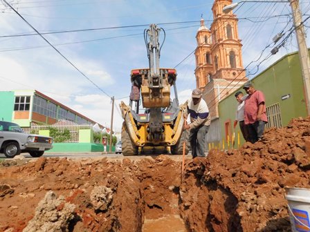 REALIZAN RECORRIDO DE SUPERVISIÓN DE OBRA EN CALLE CARRILLO PUERTO