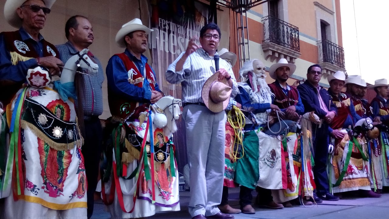 CON TODA UNA TRAYECTORIA SE PRESENTA EN LA EXPLANADA DE LA PRESIDENCIA LA TRADICIONAL DANZA LOS CABALLITOS