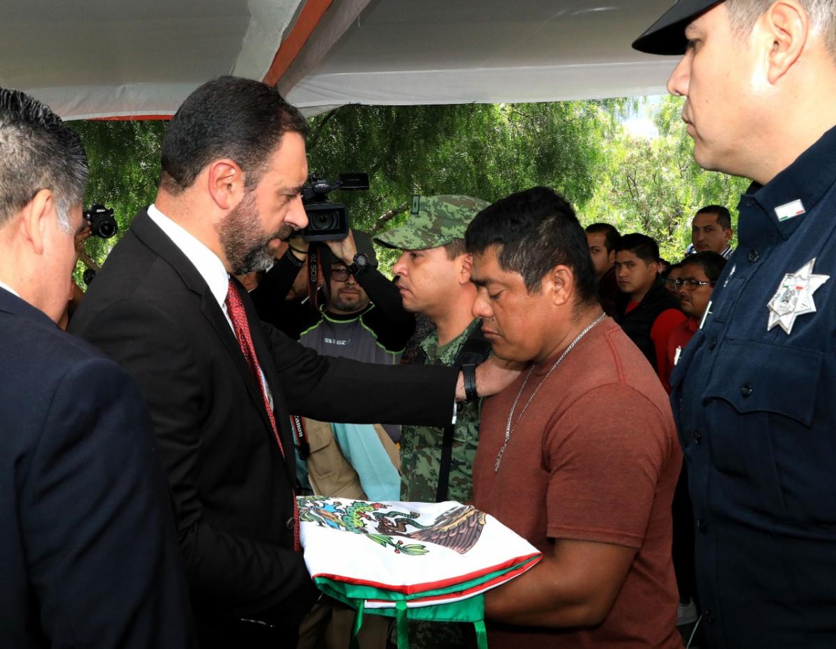 RINDE TELLO HOMENAJE PÓSTUMO A SUBINSPECTOR DE LA POLICÍA ESTATAL, JUAN TEPACH LAGUNES