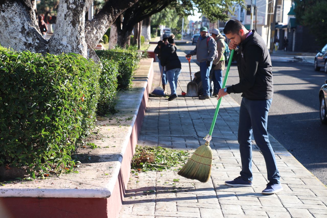 FUNCIONARIOS LIMPIAN FRESNILLO