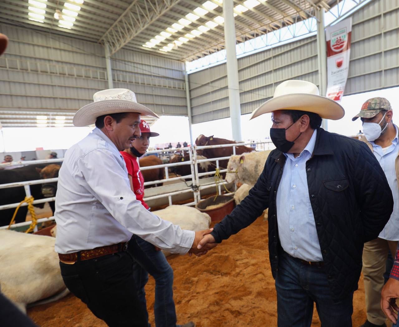 Cientos de productores se beneficiaron en el Tianguis Agropecuario Regional: Gobernador David Monreal