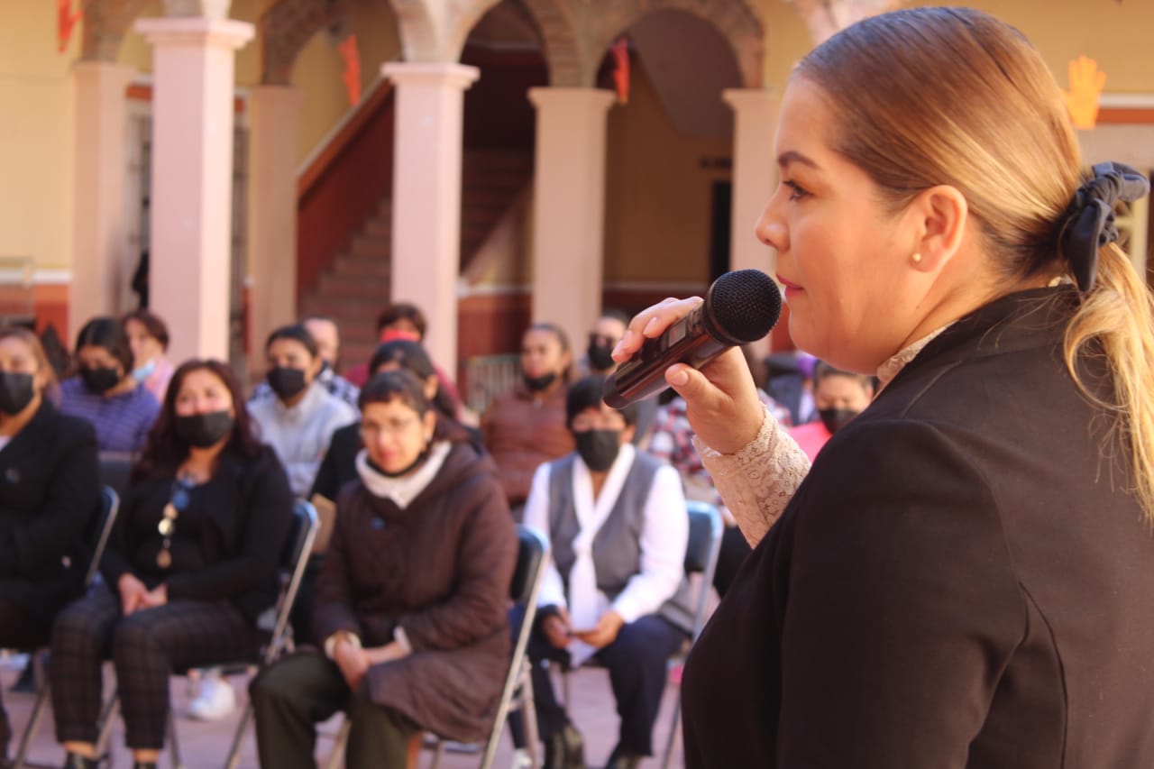 PRESIDENTA DEL DIF, LA SEÑORA LILIA SEGOVIA, ESTUVO PRESENTE EN PLATICA EN ALUSIÓN, AL DÍA INTERNACIONAL. DE LA NO VIOLENCIA CONTRA LA MUJER.