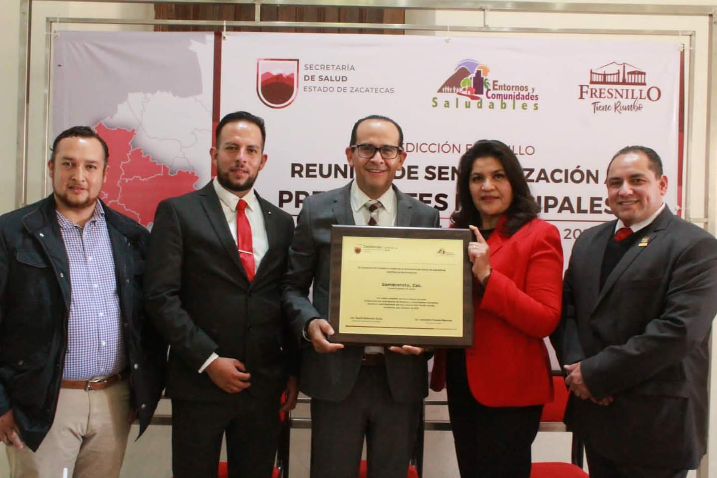 El presidente municipal Alan Murillo recibió el certificado como Promotor de la Salud