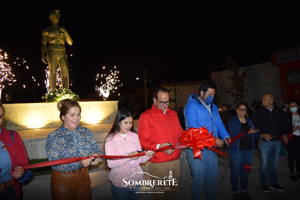 EL PRESIDENTE MUNICIPAL ALAN MURILLO, INAUGURÓ LA GLORIETA DEL BULEVAR “EL MINERO”.