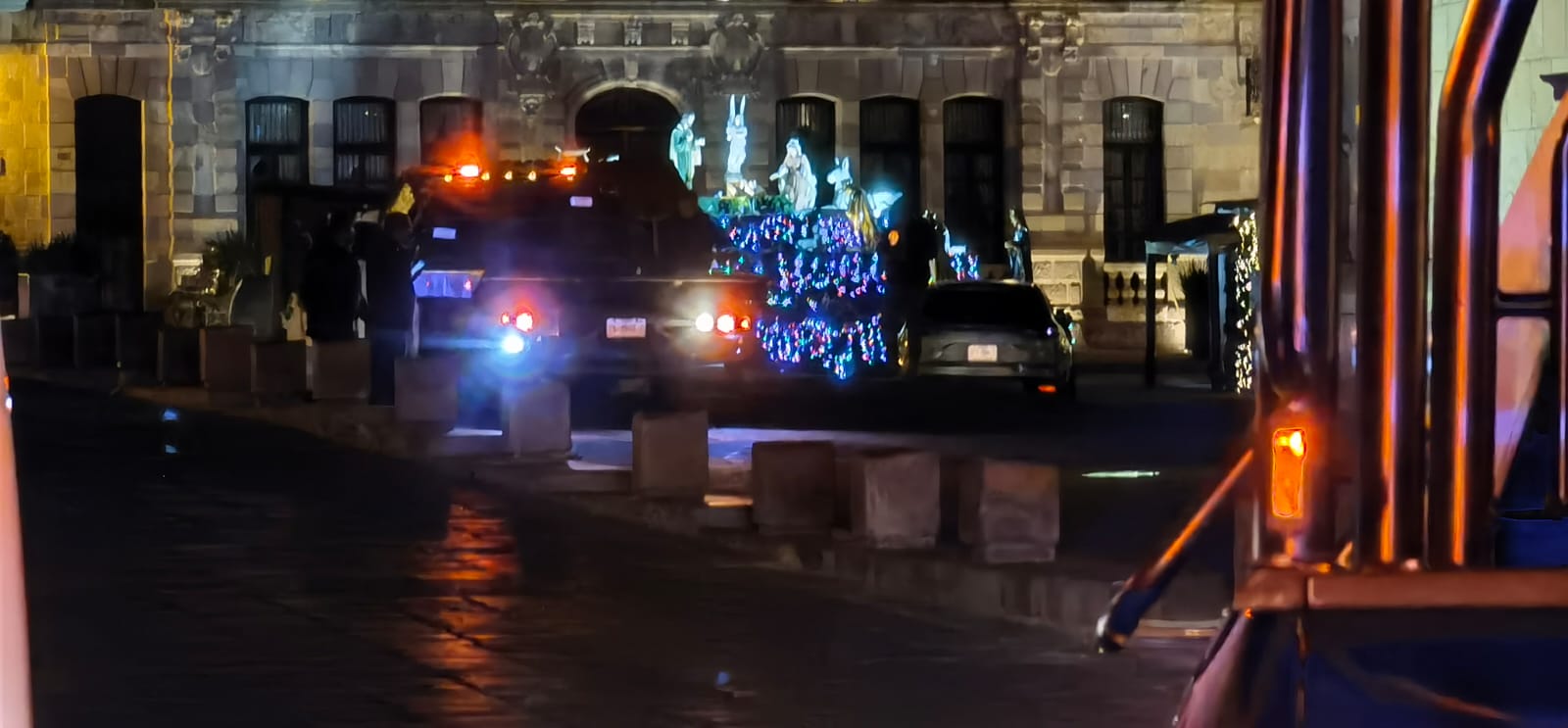 DEJAN 6 CUERPOS EN PLAZA DE ARMAS.