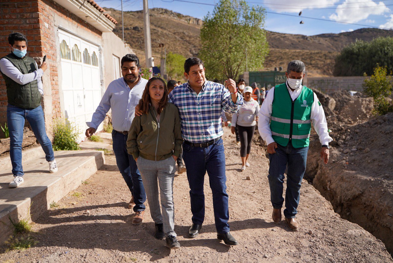 ENTREGA JORGE MIRANDA OBRA DE DRENAJE EN LA COLONIA CARLOS HINOJOSA PETIT