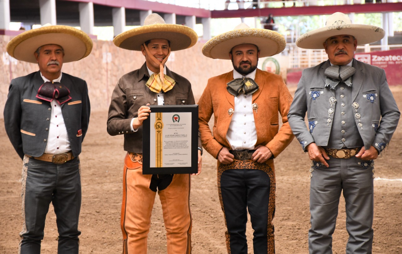 Reconocen charros de la Unión Americana apoyo de Julio César Chávez Padilla