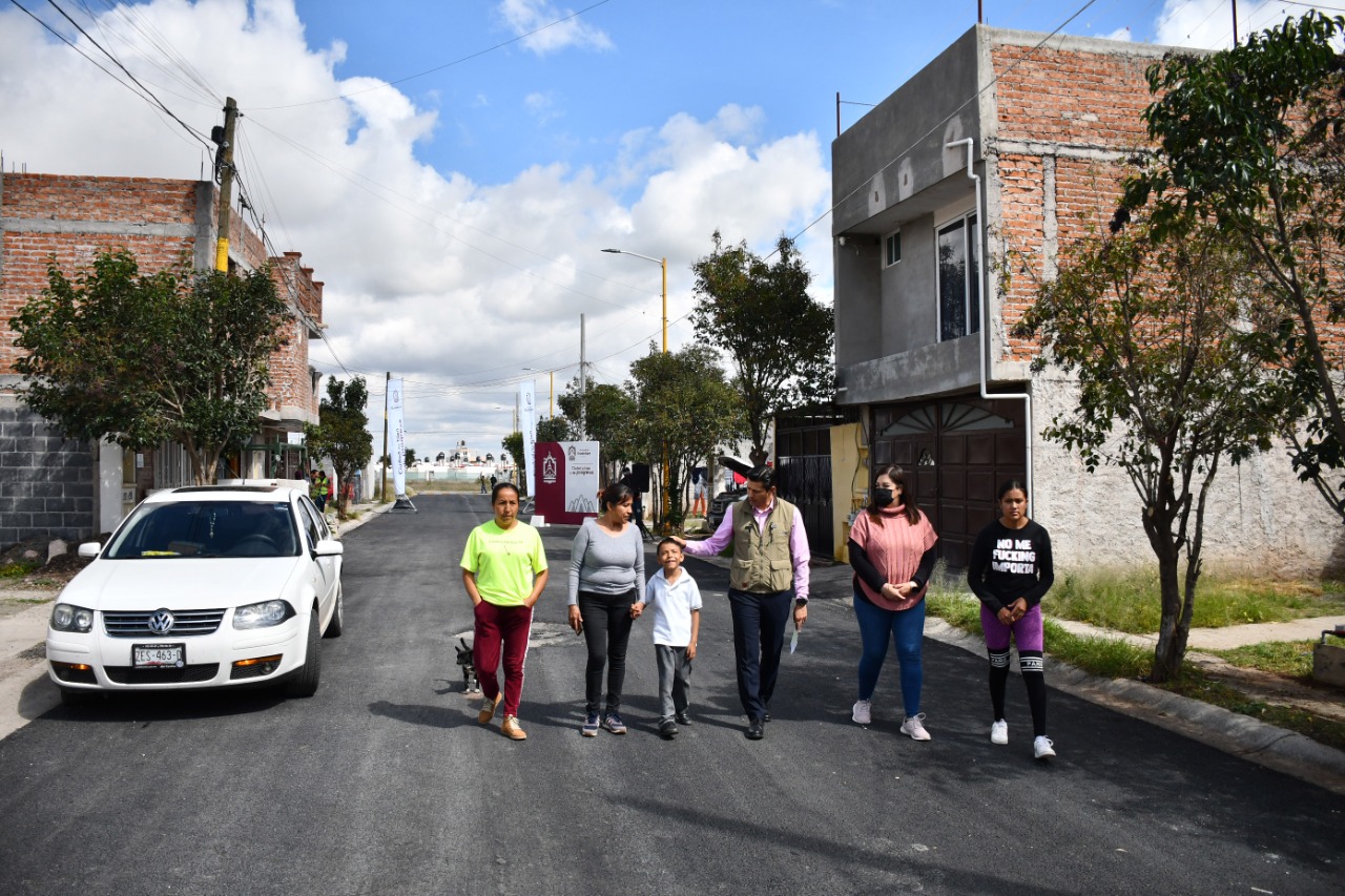 Entrega Julio César Chávez rehabilitación de calle en colonia Las Orquídeas