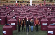 En la Unidad Deportiva   Entregan David Monreal y Julio César Chávez depósitos de agua a 1 mil familias guadalupenses