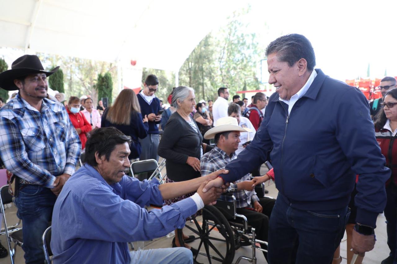 Gobernador David Monreal da soluciones para el campo, educación, salud y obra pública de Tepechitlán