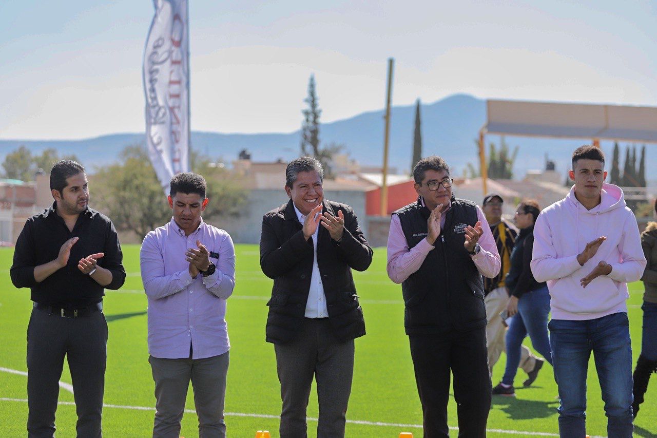 INAUGURAN REHABILITACIÓN DE LA CANCHA MAGISTERIAL