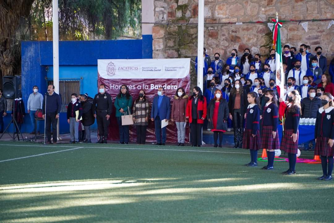 PROMUEVEN VALORES CÍVICOS CON HONORES A LA BANDERA EN LA ESCUELA “ROBERTO CABRAL DEL HOYO”