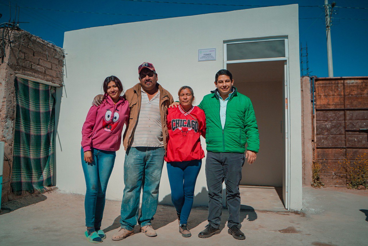 ENTREGA JORGE MIRANDA CASTRO 10 CUARTOS ADICIONALES A FAMILIAS ZACATECANAS