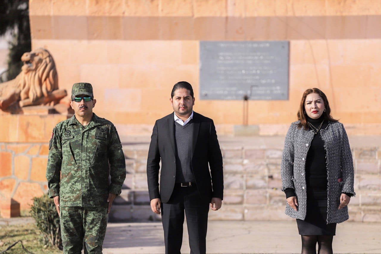 IZAN LA BANDERA EN CONMEMORACIÓN DE LA PROMULGACIÓN DE LA CONSTITUCIÓN POLÍTICA DE LOS ESTADOS UNIDOS MEXICANOS