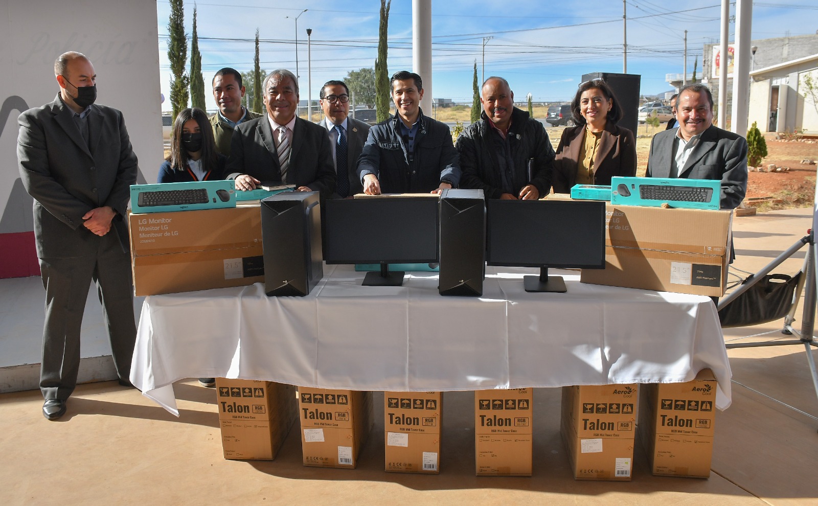 Mediante Programa 2x1 Entregan equipo de cómputo en Secundaria Bicentenario