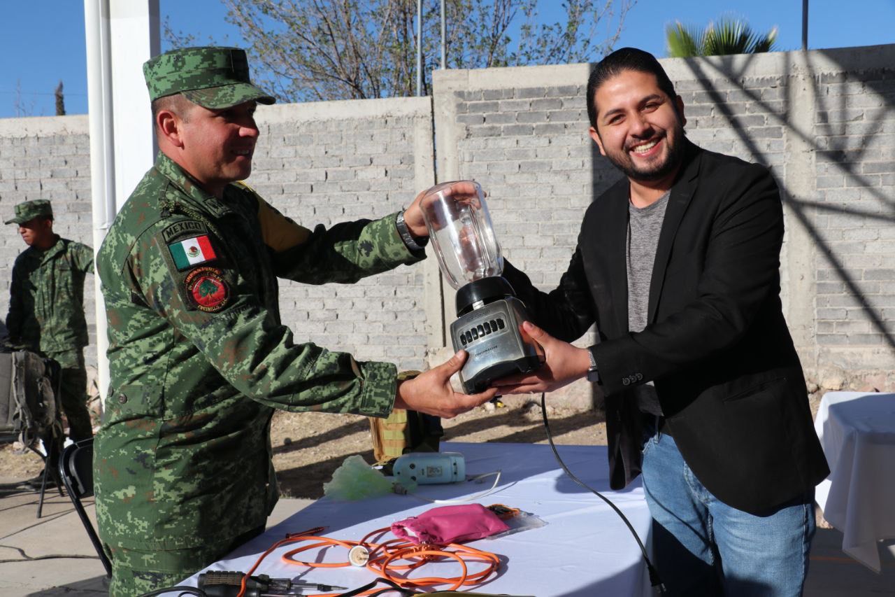 OFRECE PERSONAL MILITAR SERVICIOS DE LABOR SOCIAL EN LA COLONIA PLAN DE AYALA