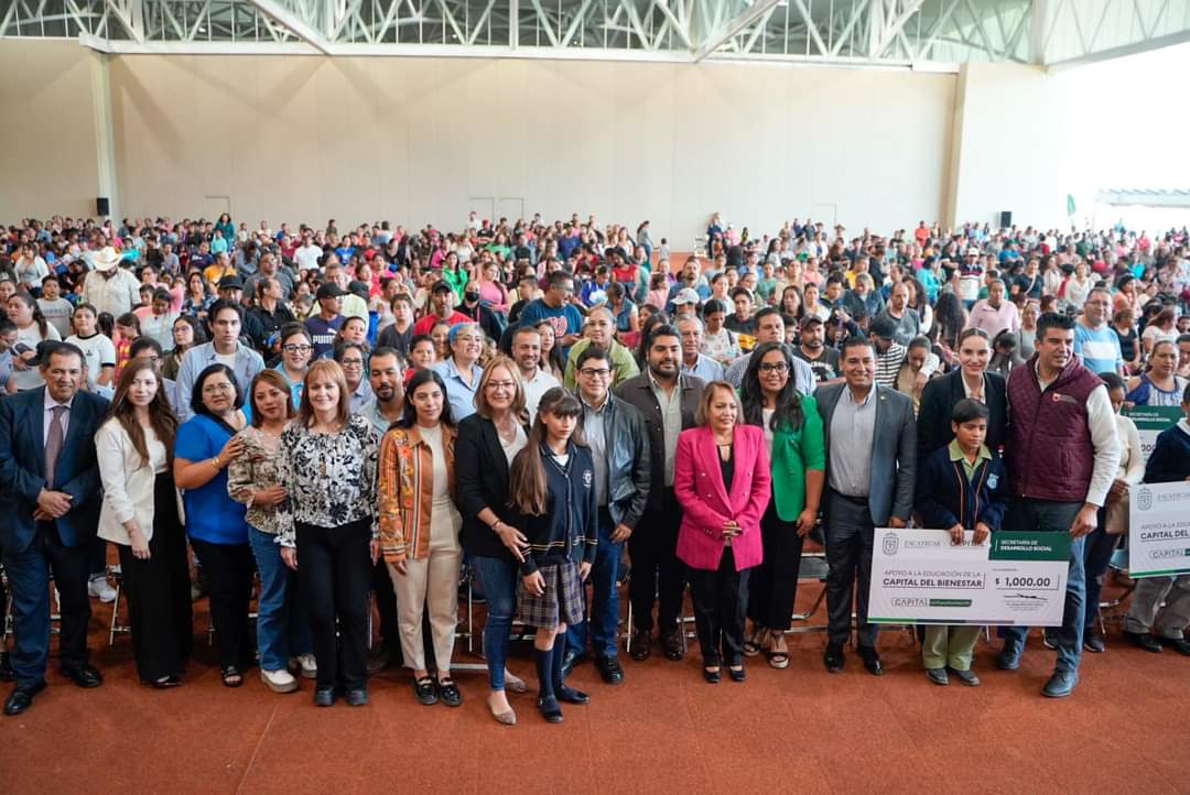 ENCABEZA JORGE MIRANDA LA ENTREGA DE APOYOS A LA EDUCACIÓNDE LA CAPITAL DEL BIENESTAR