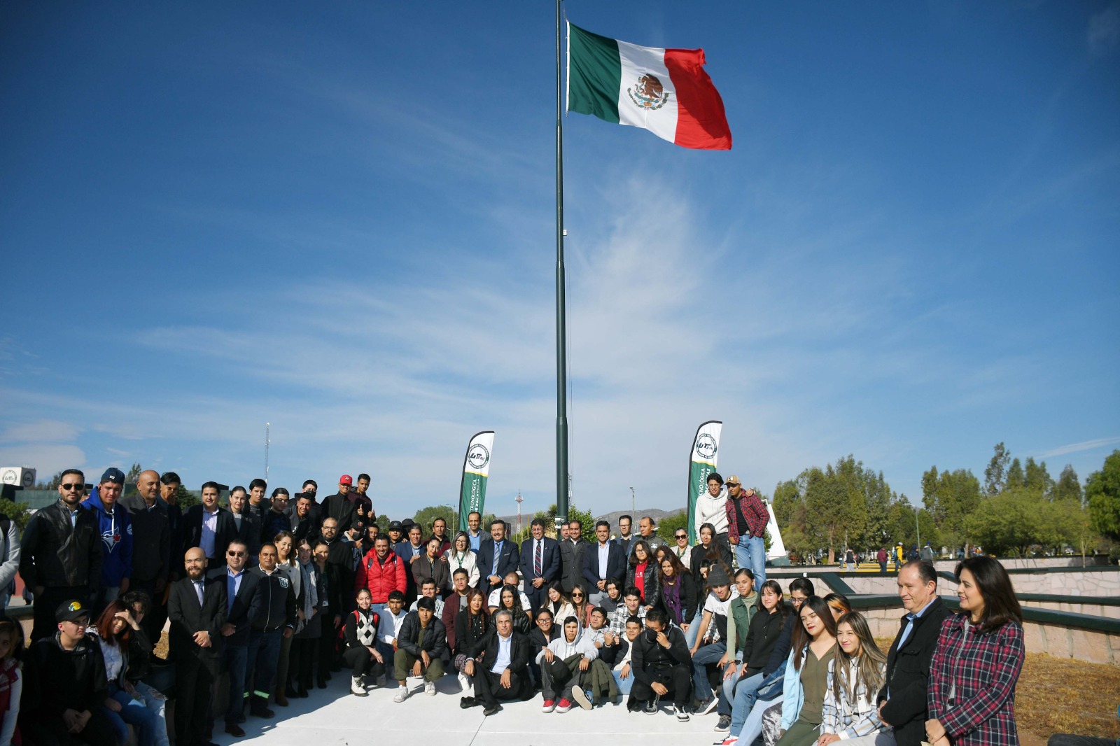 En ceremonia cívica de la UTZAC Reconoce José Saldívar Alcalde a la comunidad estudiantil por su contribución en el mejoramiento de la sociedad