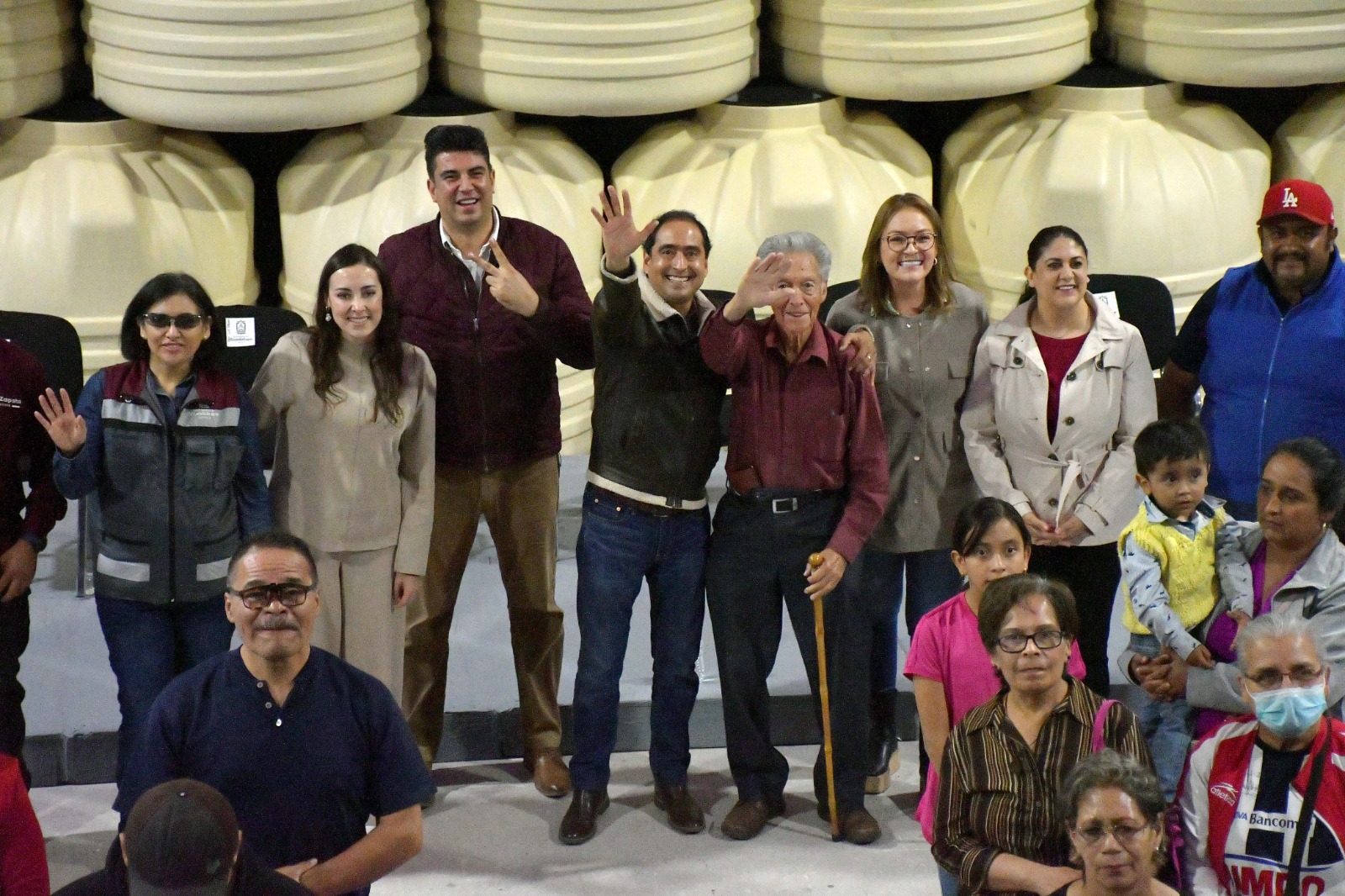 Con entrega de depósitos de agua y calentadores solares Cumple Pepe Saldívar con mejoramiento de vivienda a familias guadalupenses