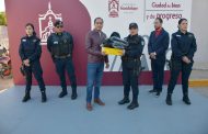 Con entrega de uniformes y moto patrullas  Dignifica Pepe Saldívar el trabajo de los elementos de la Policía Municipal