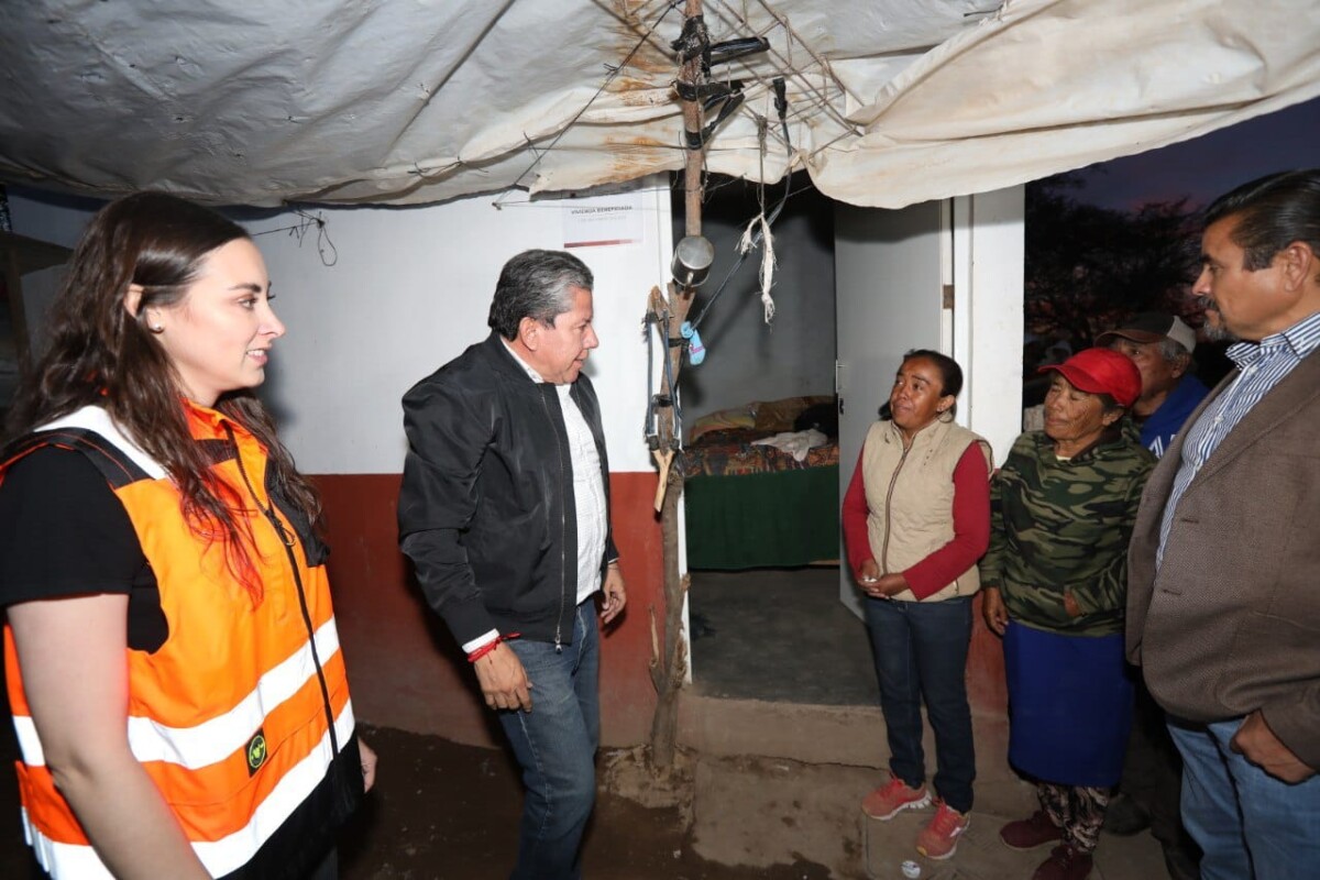 Entrega Gobernador David Monreal Ávila apoyos del Programa Construyendo Bienestar a familias de Loreto 